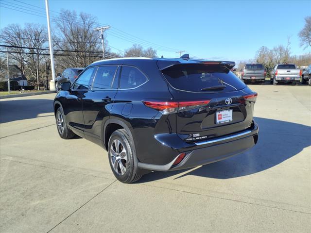 used 2022 Toyota Highlander car, priced at $40,500