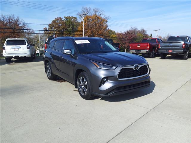 used 2021 Toyota Highlander car, priced at $36,870