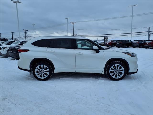 used 2021 Toyota Highlander car, priced at $35,555