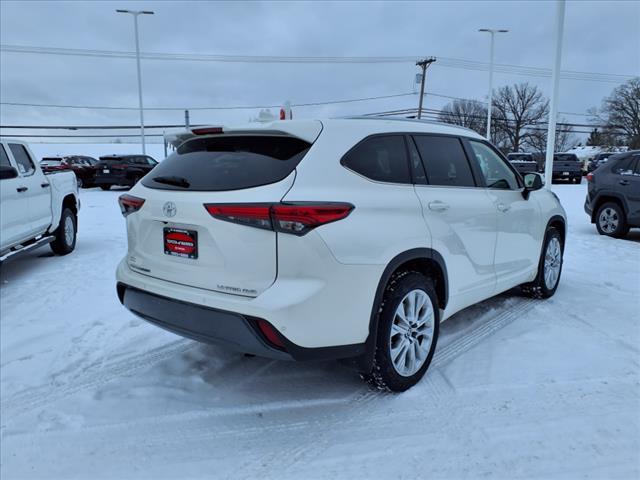 used 2021 Toyota Highlander car, priced at $35,555