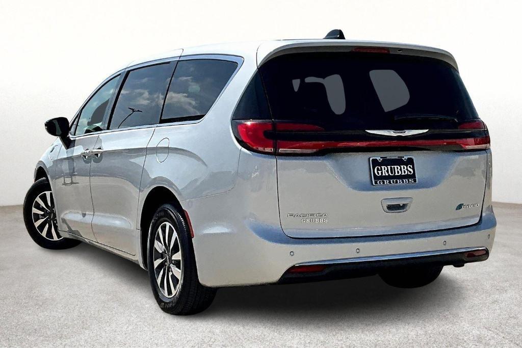 used 2024 Chrysler Pacifica Hybrid car, priced at $31,500
