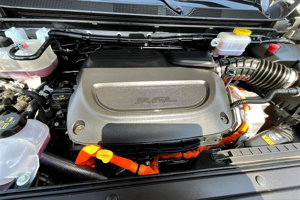 used 2024 Chrysler Pacifica Hybrid car, priced at $31,000