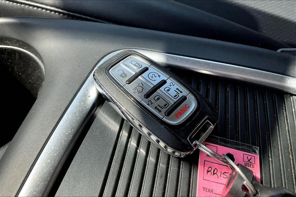 used 2024 Chrysler Pacifica Hybrid car, priced at $31,500