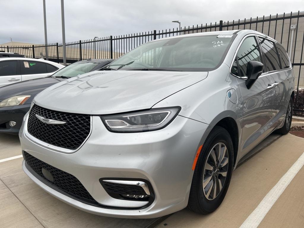 used 2024 Chrysler Pacifica Hybrid car, priced at $33,000