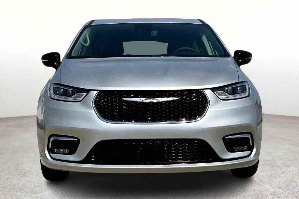 used 2024 Chrysler Pacifica Hybrid car, priced at $31,500