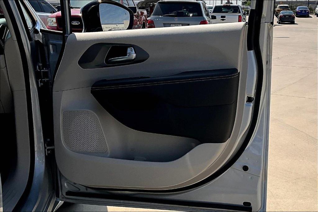 used 2024 Chrysler Pacifica Hybrid car, priced at $31,490