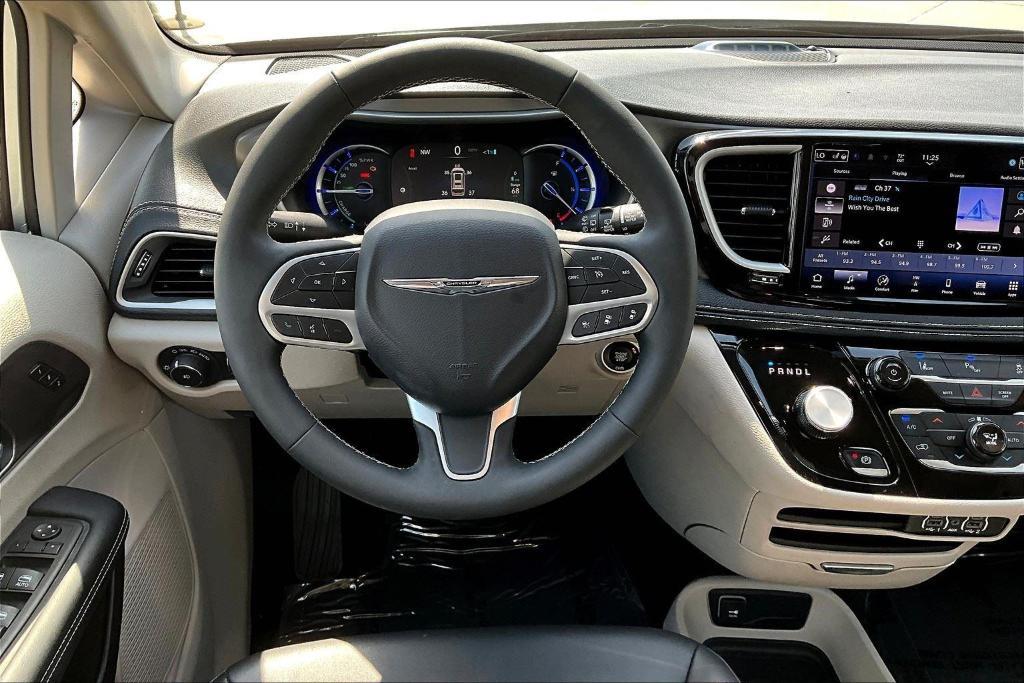 used 2024 Chrysler Pacifica Hybrid car, priced at $31,500