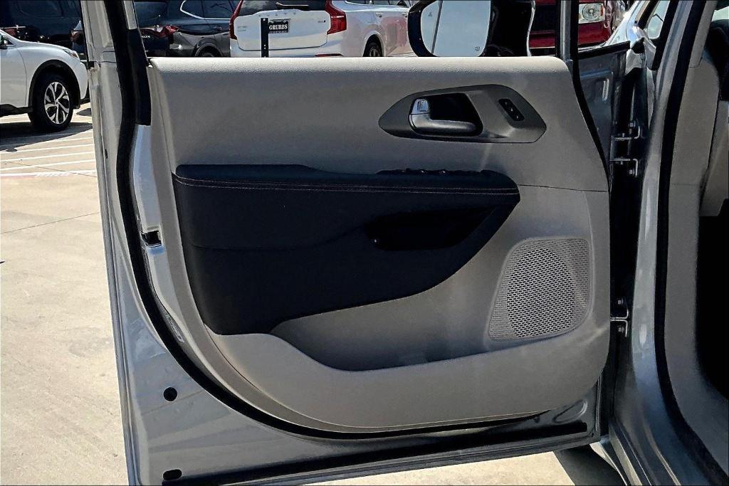 used 2024 Chrysler Pacifica Hybrid car, priced at $31,490