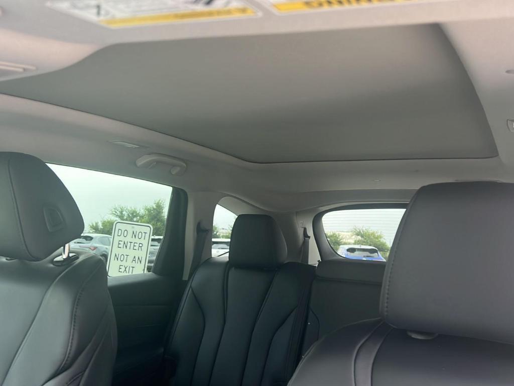 used 2025 Acura MDX car, priced at $48,300