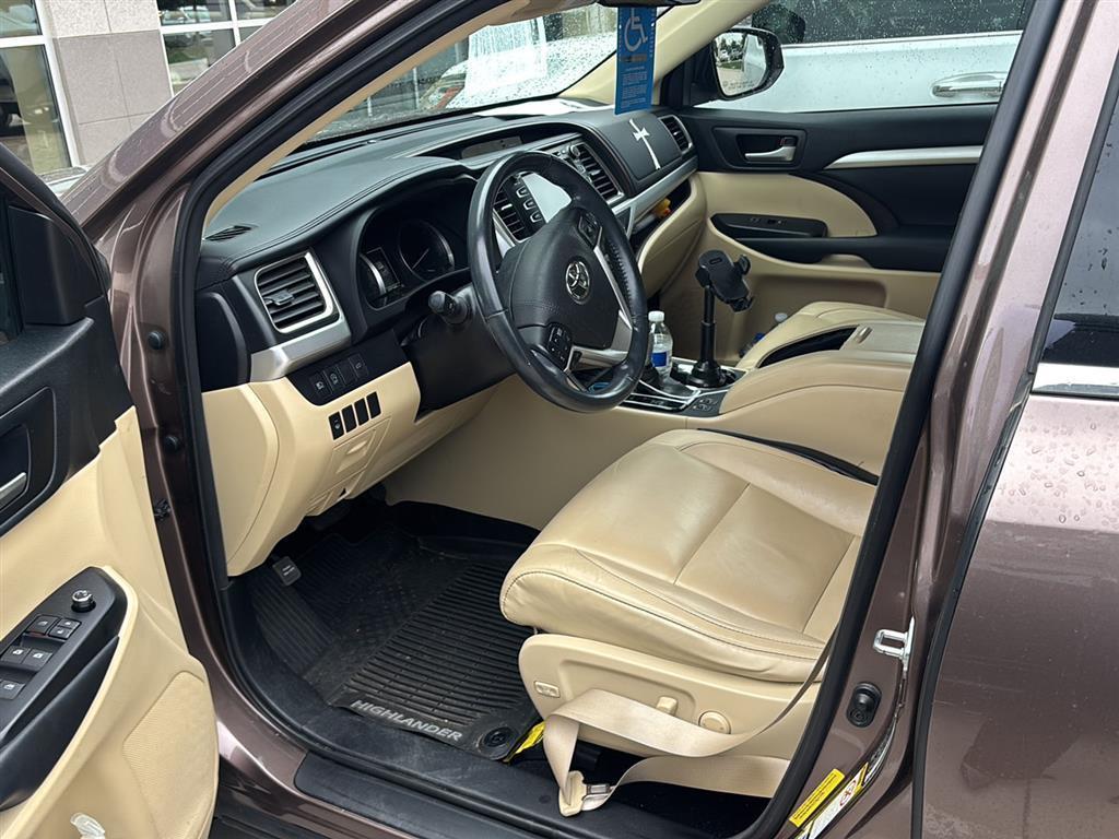 used 2018 Toyota Highlander car, priced at $22,950