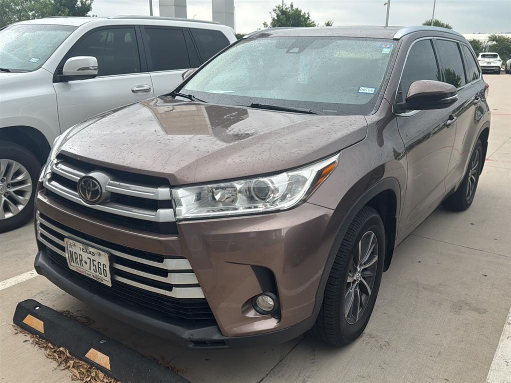 used 2018 Toyota Highlander car, priced at $22,950