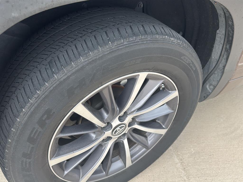 used 2018 Toyota Highlander car, priced at $22,950