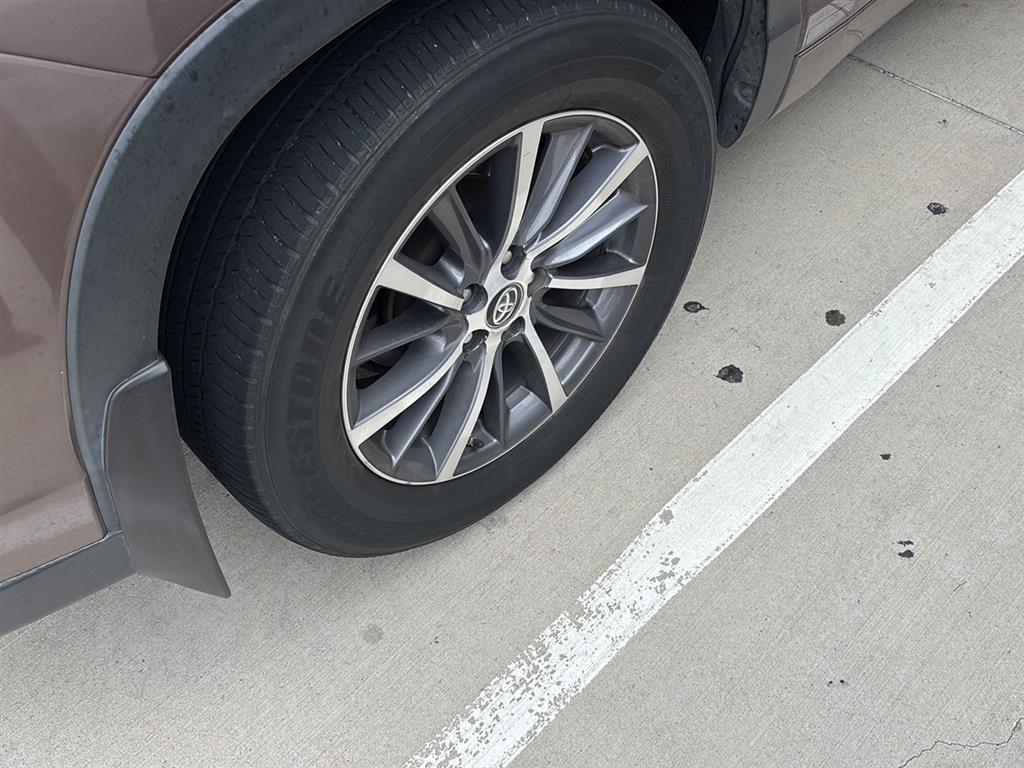used 2018 Toyota Highlander car, priced at $22,950