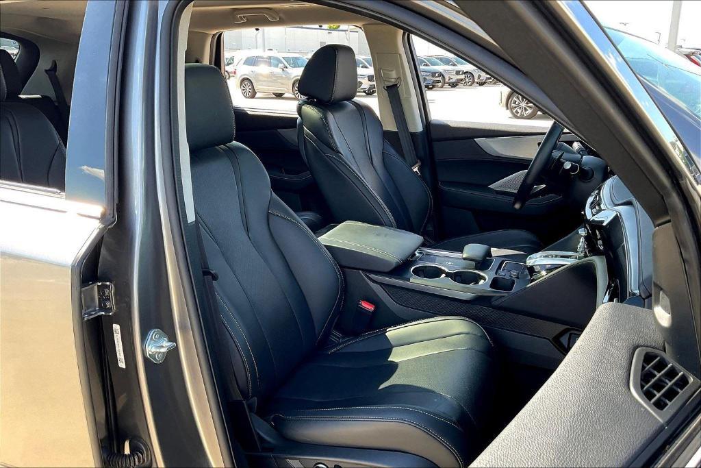used 2023 Acura MDX car, priced at $39,600