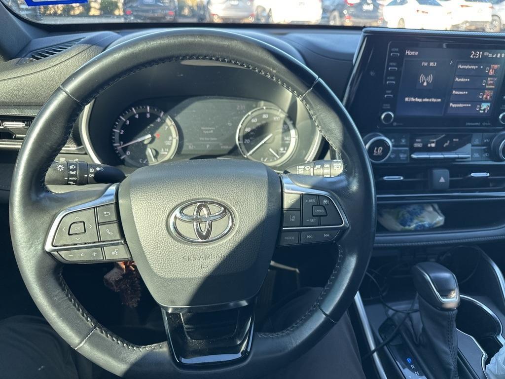 used 2021 Toyota Highlander car, priced at $33,500