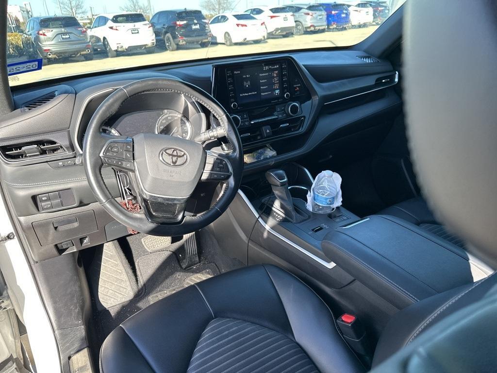 used 2021 Toyota Highlander car, priced at $33,500