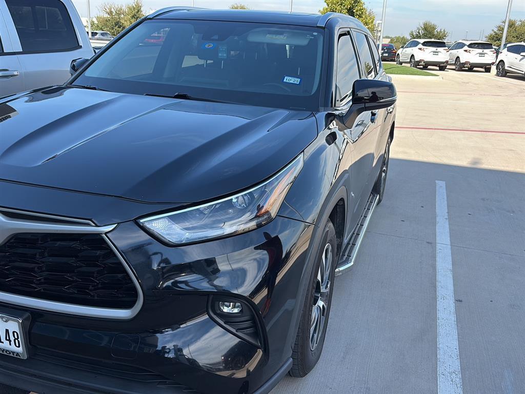 used 2021 Toyota Highlander car, priced at $25,000