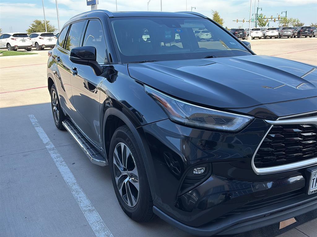 used 2021 Toyota Highlander car, priced at $25,000