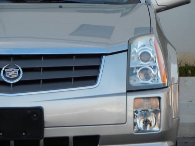 used 2004 Cadillac SRX car, priced at $9,995