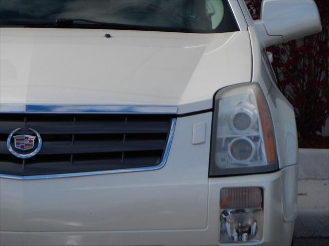 used 2005 Cadillac SRX car, priced at $9,995