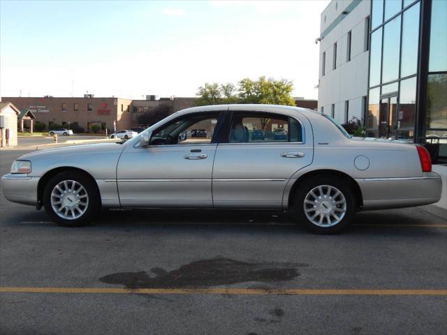 used 2007 Lincoln Town Car car, priced at $11,995