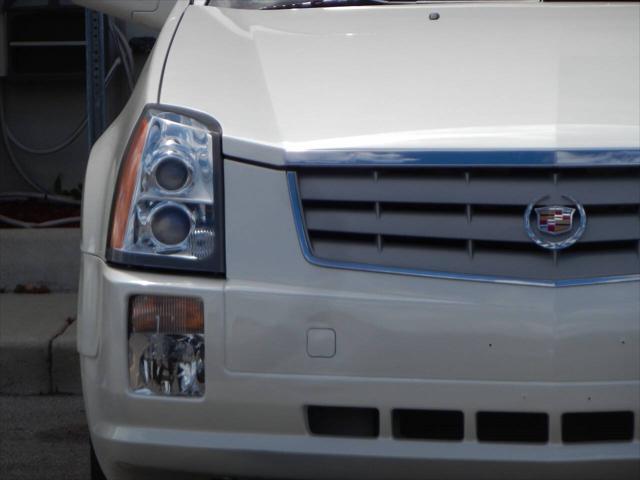 used 2006 Cadillac SRX car, priced at $8,995