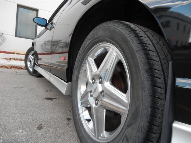 used 2005 Chevrolet Monte Carlo car, priced at $10,995