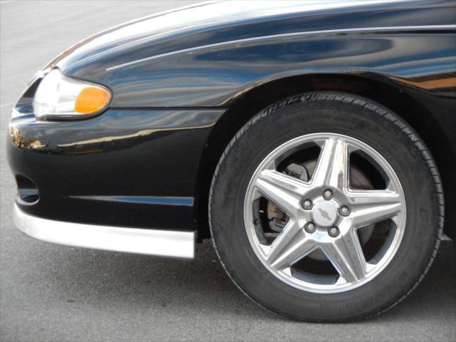 used 2005 Chevrolet Monte Carlo car, priced at $10,995