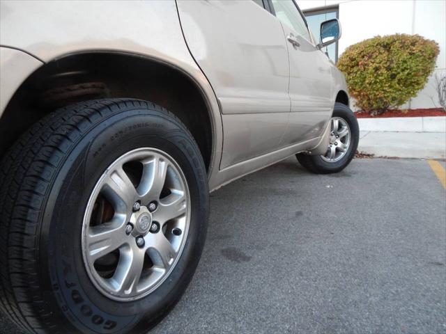 used 2007 Toyota Highlander car, priced at $12,995