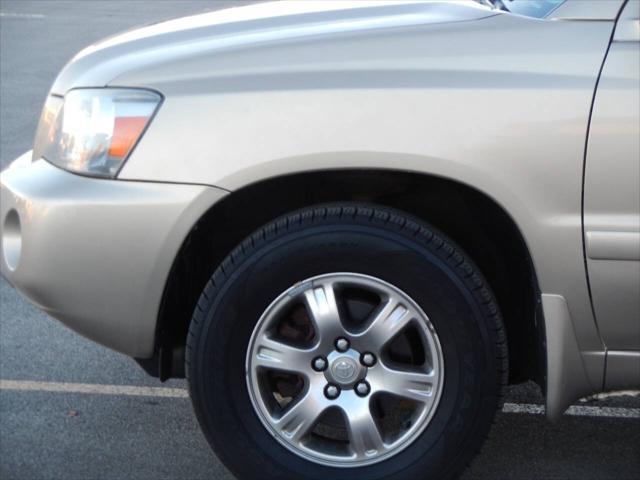 used 2007 Toyota Highlander car, priced at $12,995