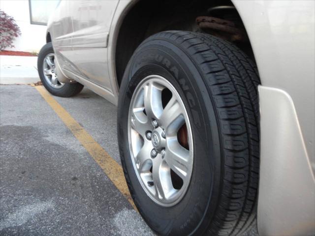 used 2007 Toyota Highlander car, priced at $12,995