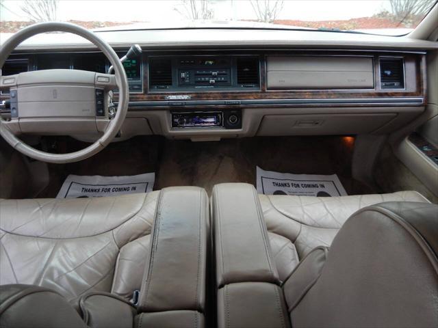 used 1992 Lincoln Town Car car, priced at $8,995