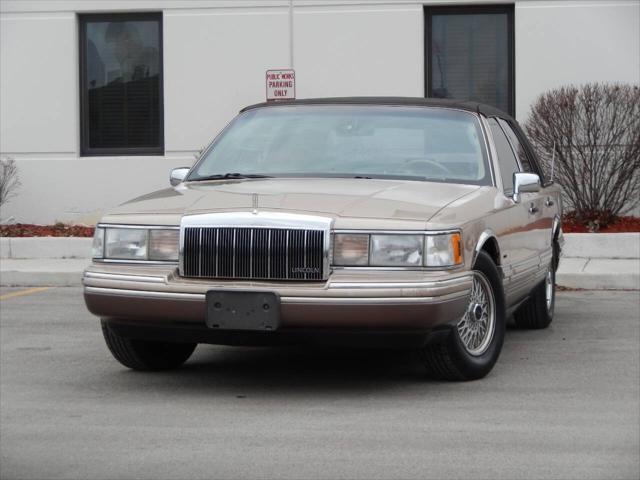 used 1992 Lincoln Town Car car, priced at $8,995