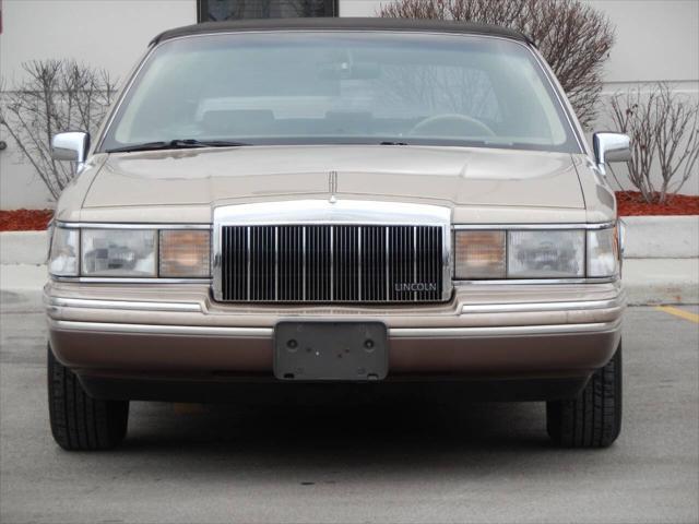 used 1992 Lincoln Town Car car, priced at $8,995