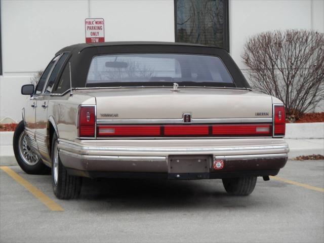 used 1992 Lincoln Town Car car, priced at $8,995