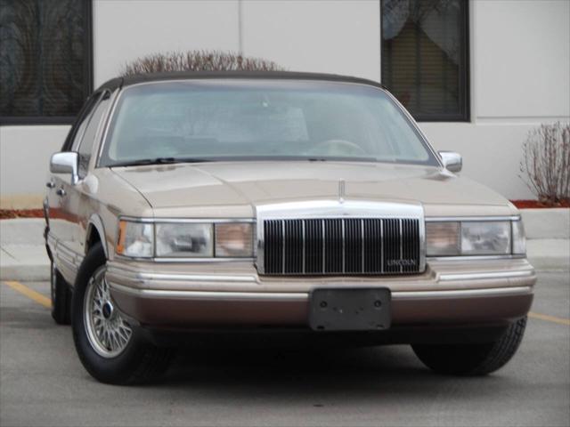 used 1992 Lincoln Town Car car, priced at $8,995