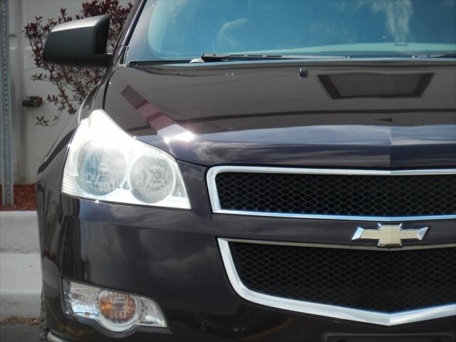 used 2009 Chevrolet Traverse car, priced at $9,995