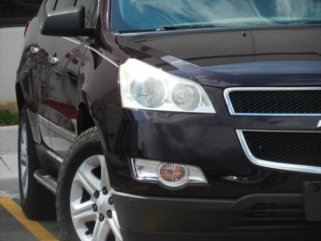 used 2009 Chevrolet Traverse car, priced at $9,995