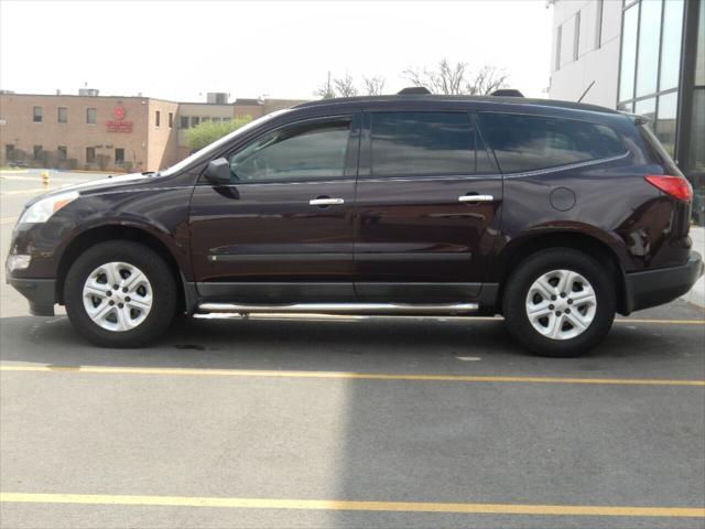 used 2009 Chevrolet Traverse car, priced at $9,995