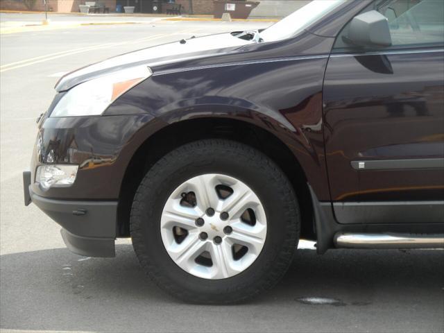 used 2009 Chevrolet Traverse car, priced at $9,995