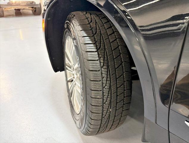 used 2017 Cadillac XT5 car, priced at $16,950