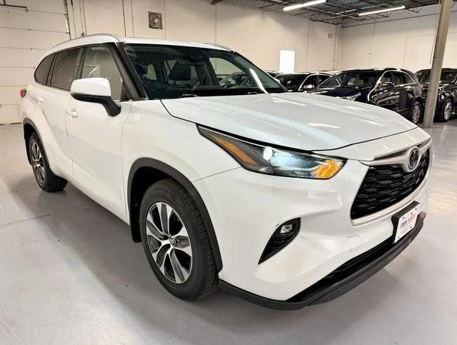 used 2022 Toyota Highlander car, priced at $28,950