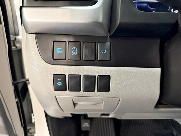 used 2018 Toyota Highlander car, priced at $18,950