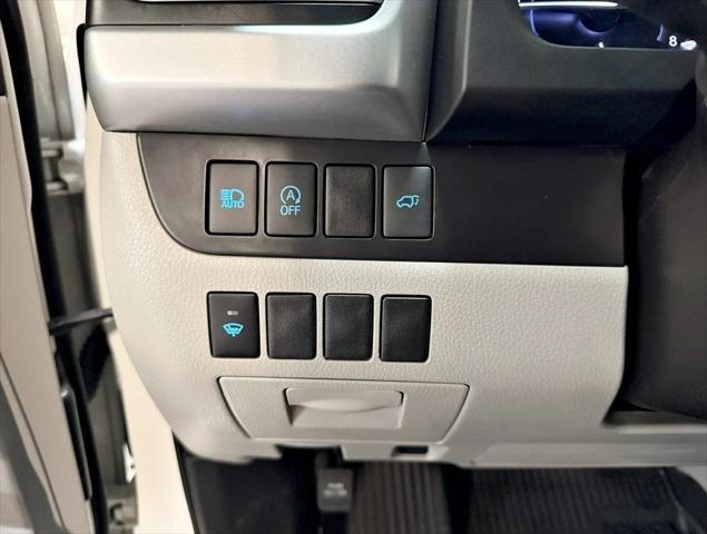 used 2018 Toyota Highlander car, priced at $17,444