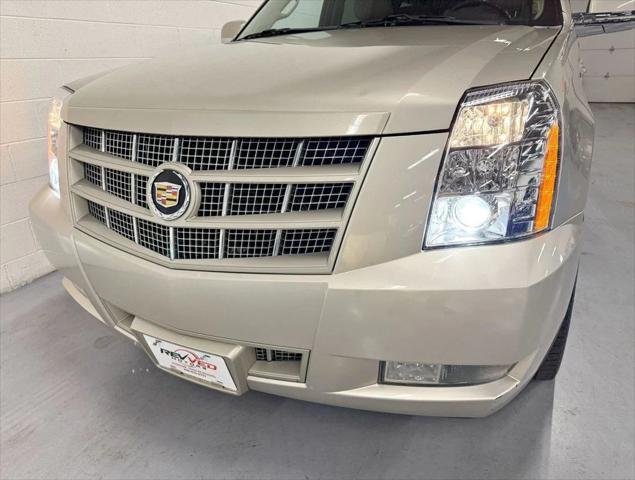 used 2013 Cadillac Escalade ESV car, priced at $13,950