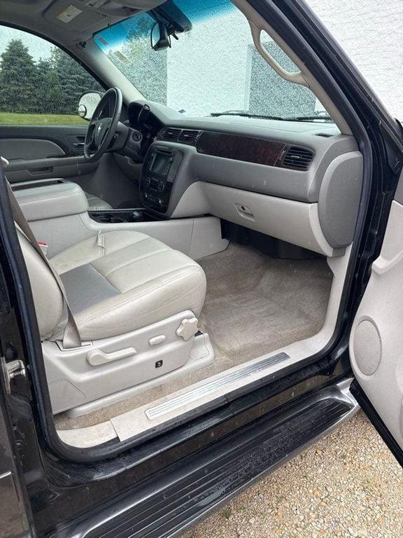 used 2008 Chevrolet Avalanche car, priced at $13,950