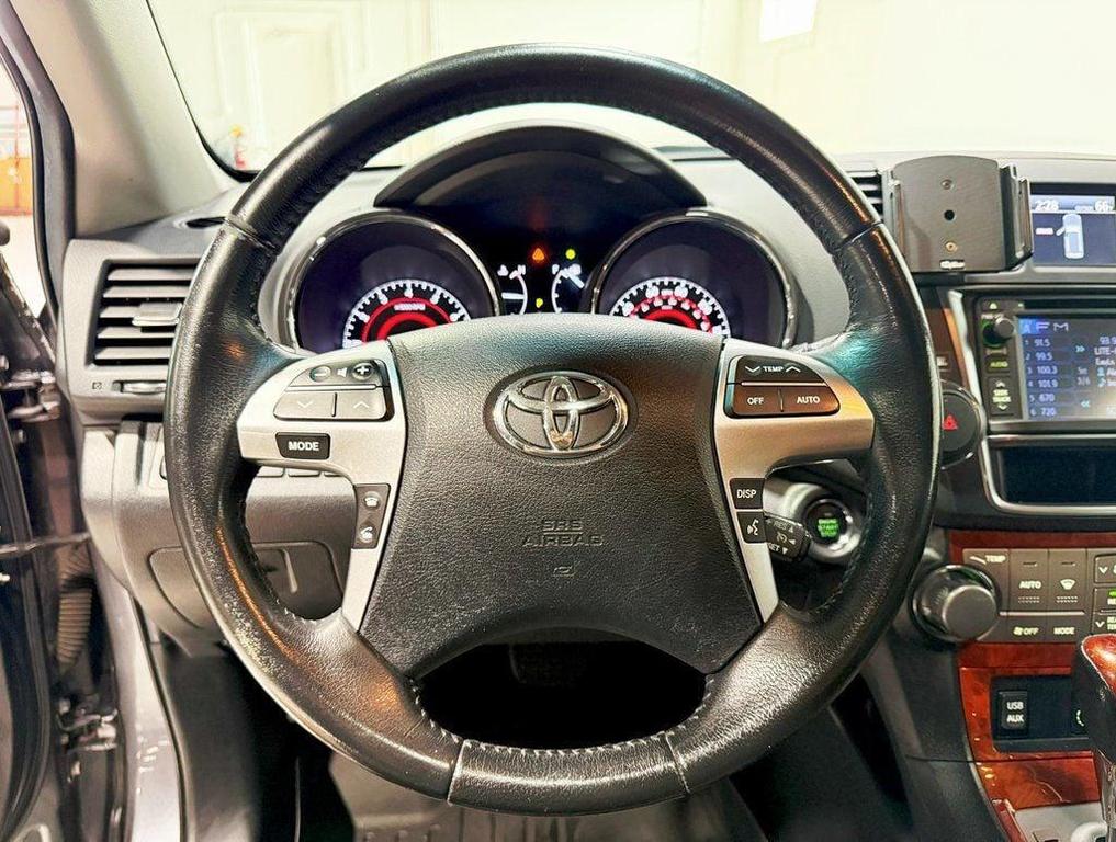 used 2013 Toyota Highlander car, priced at $11,950