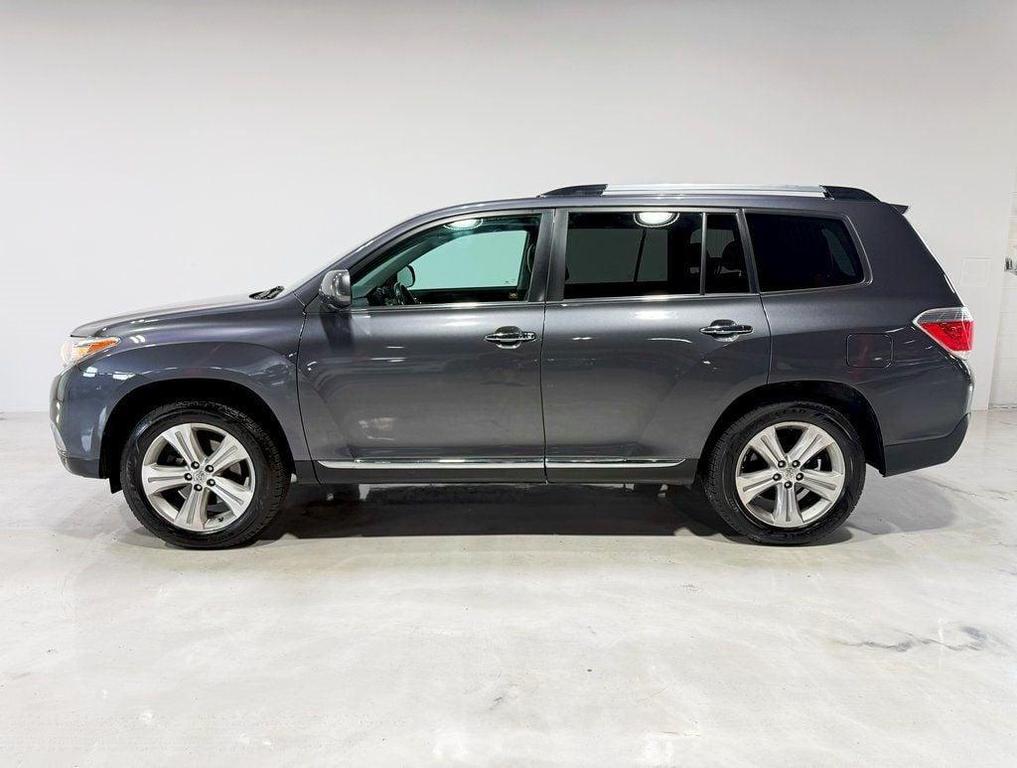 used 2013 Toyota Highlander car, priced at $11,950