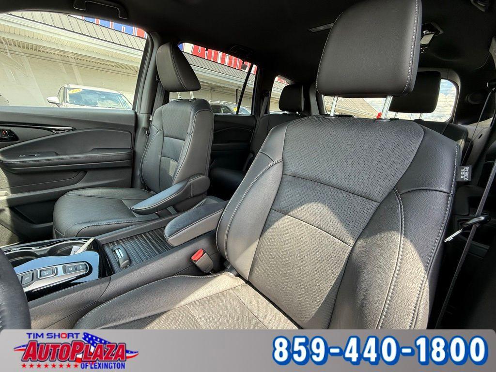 used 2022 Honda Passport car, priced at $33,300