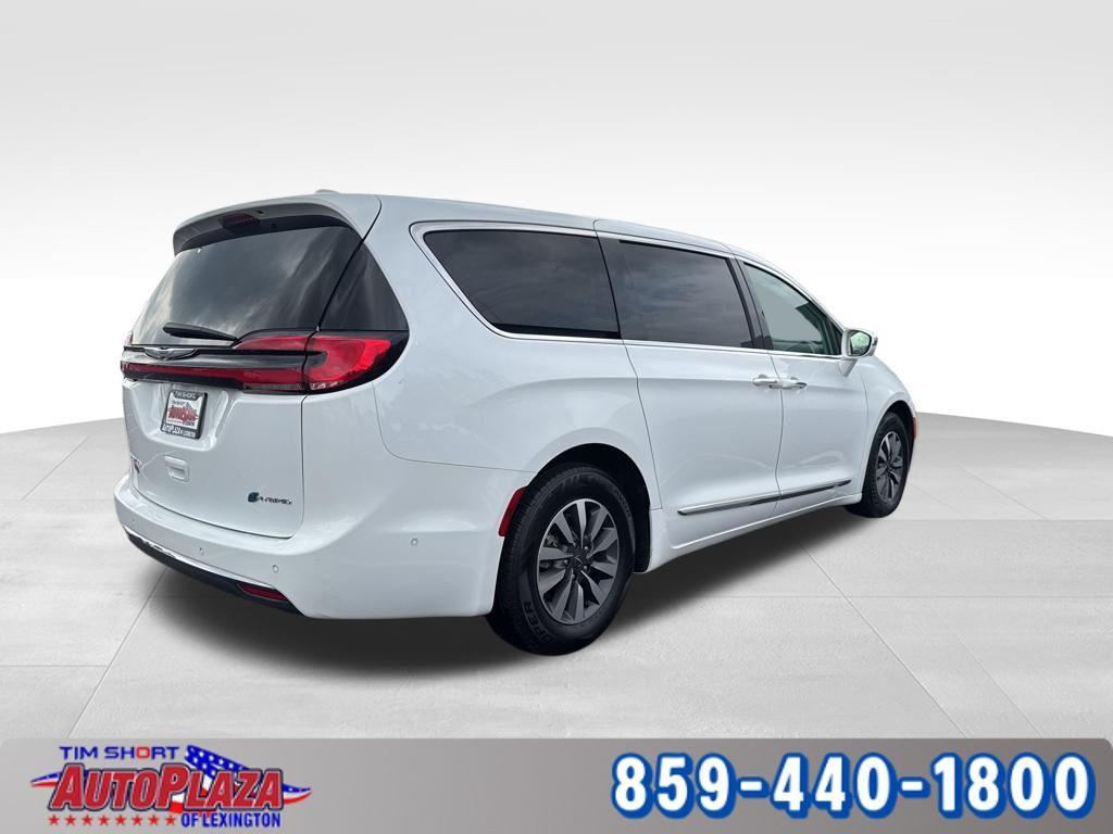 used 2022 Chrysler Pacifica Hybrid car, priced at $28,400